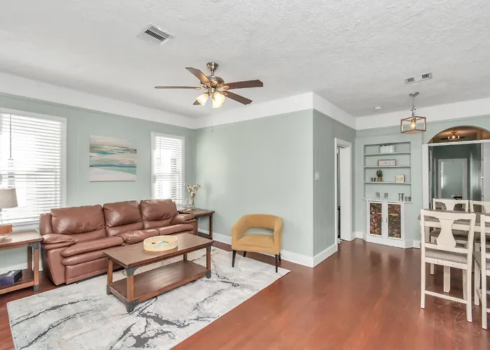 Cozy Historic Galveston House-8 Min Walk To Beach!