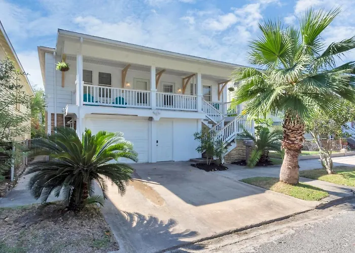 Cozy Historic Galveston House-8 Min Walk To Beach!