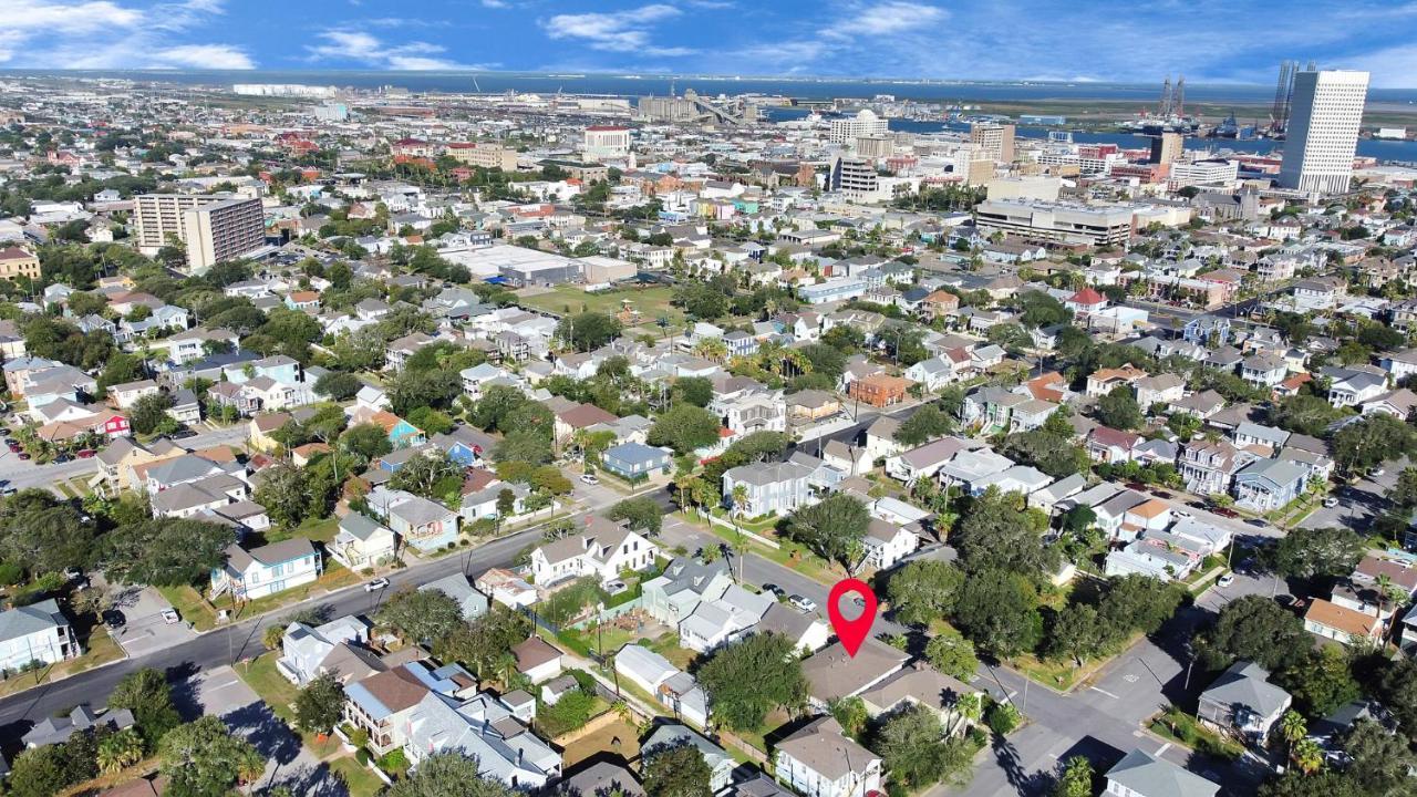 Holiday home Cozy Historic House-8 Min Walk To Beach!