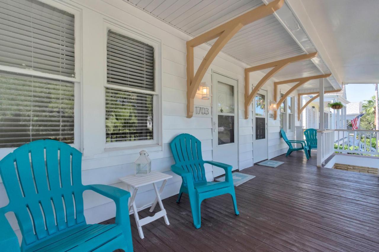 Cozy Historic House-8 Min Walk To Beach! Holiday home Galveston