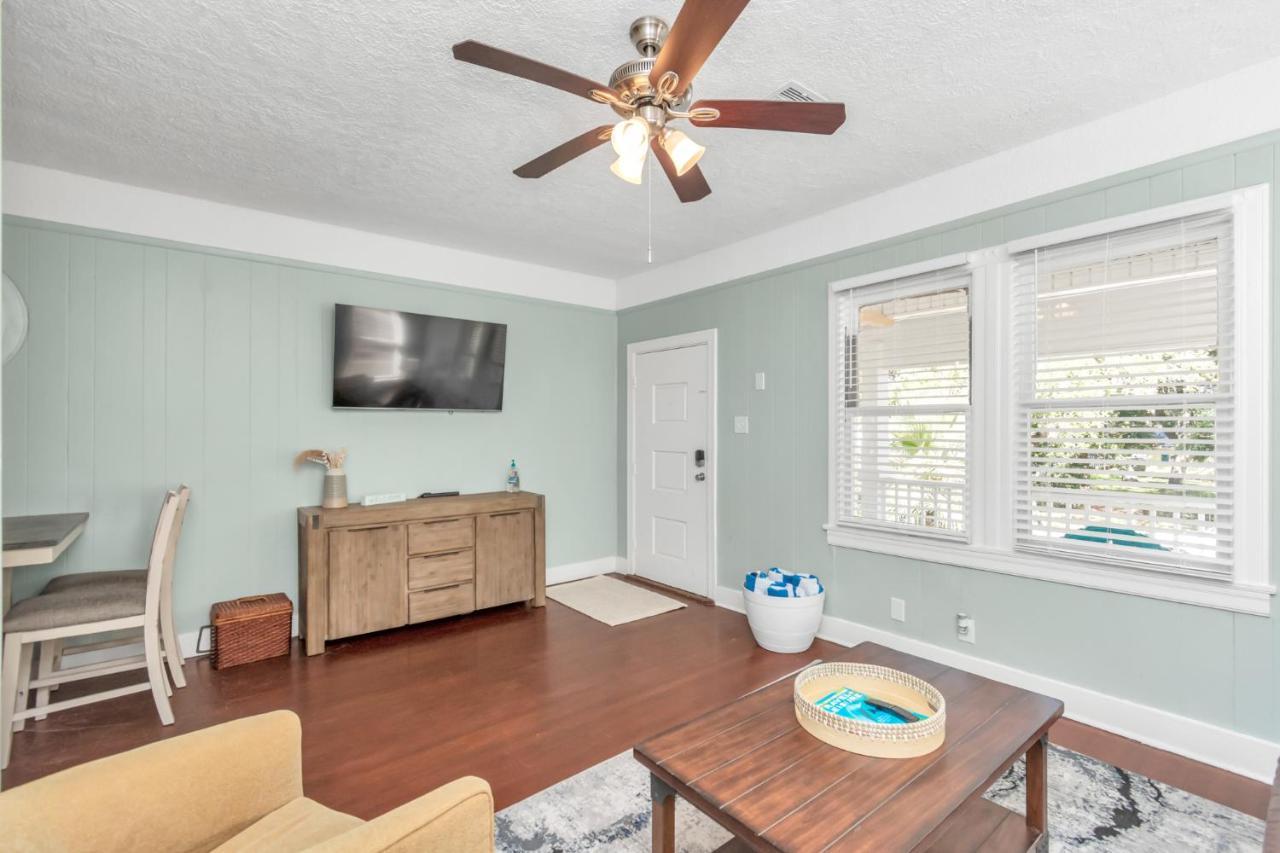 Holiday home Cozy Historic House-8 Min Walk To Beach! Galveston