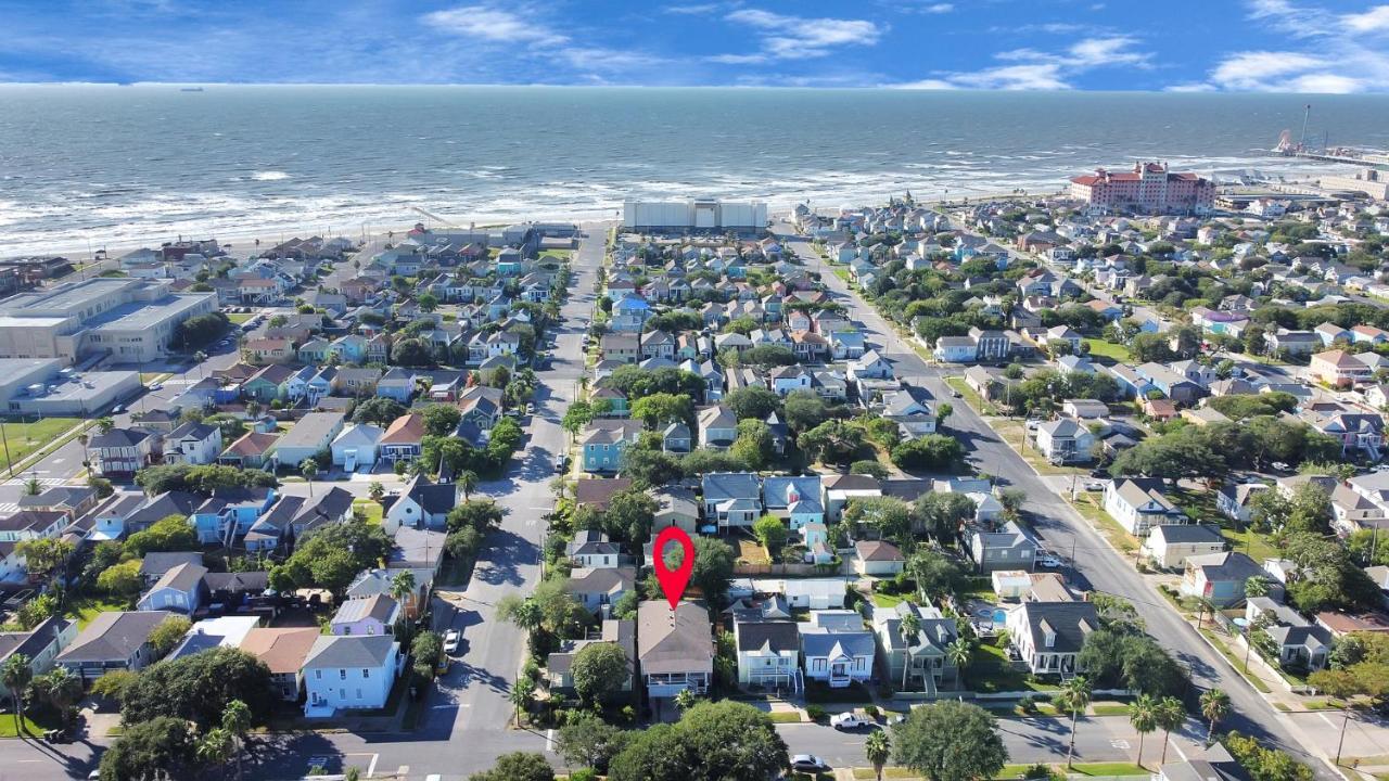 Holiday home Cozy Historic House-8 Min Walk To Beach! Galveston